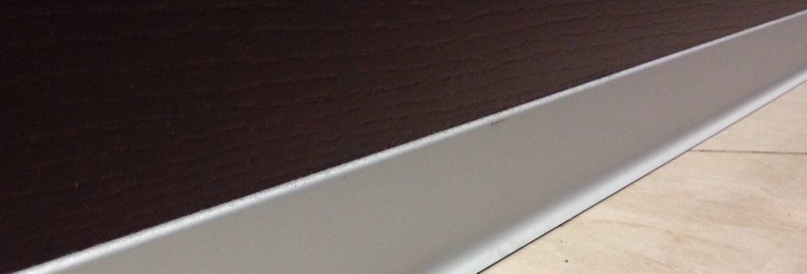 Плинтус алюминиевый L-образный анодированное серебро (3000*11*100 мм) — купить в Уссурийске