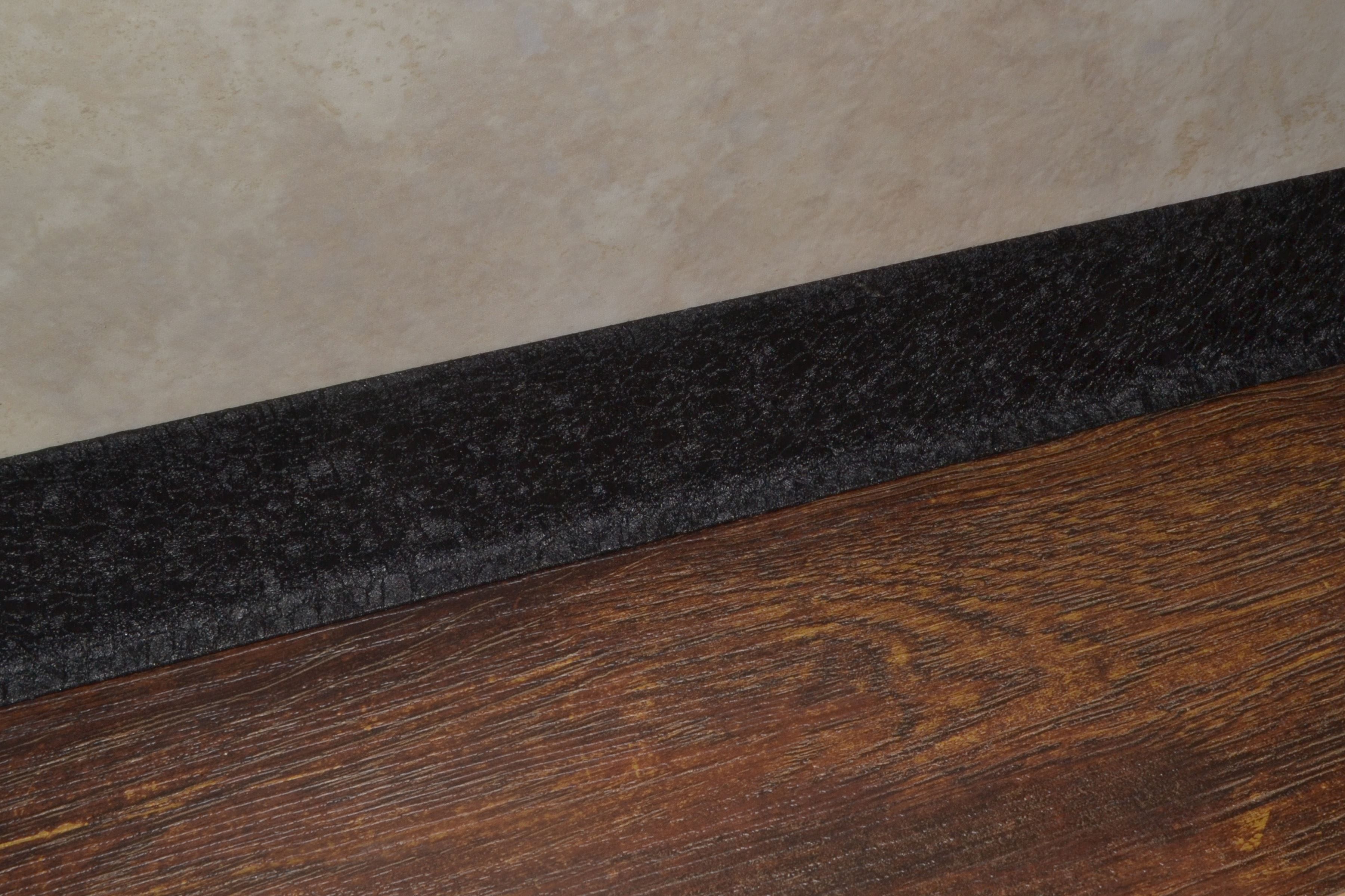 Плинтус алюминиевый L-образный текстура кожи черная (2500*11*60 мм) — купить в Уссурийске