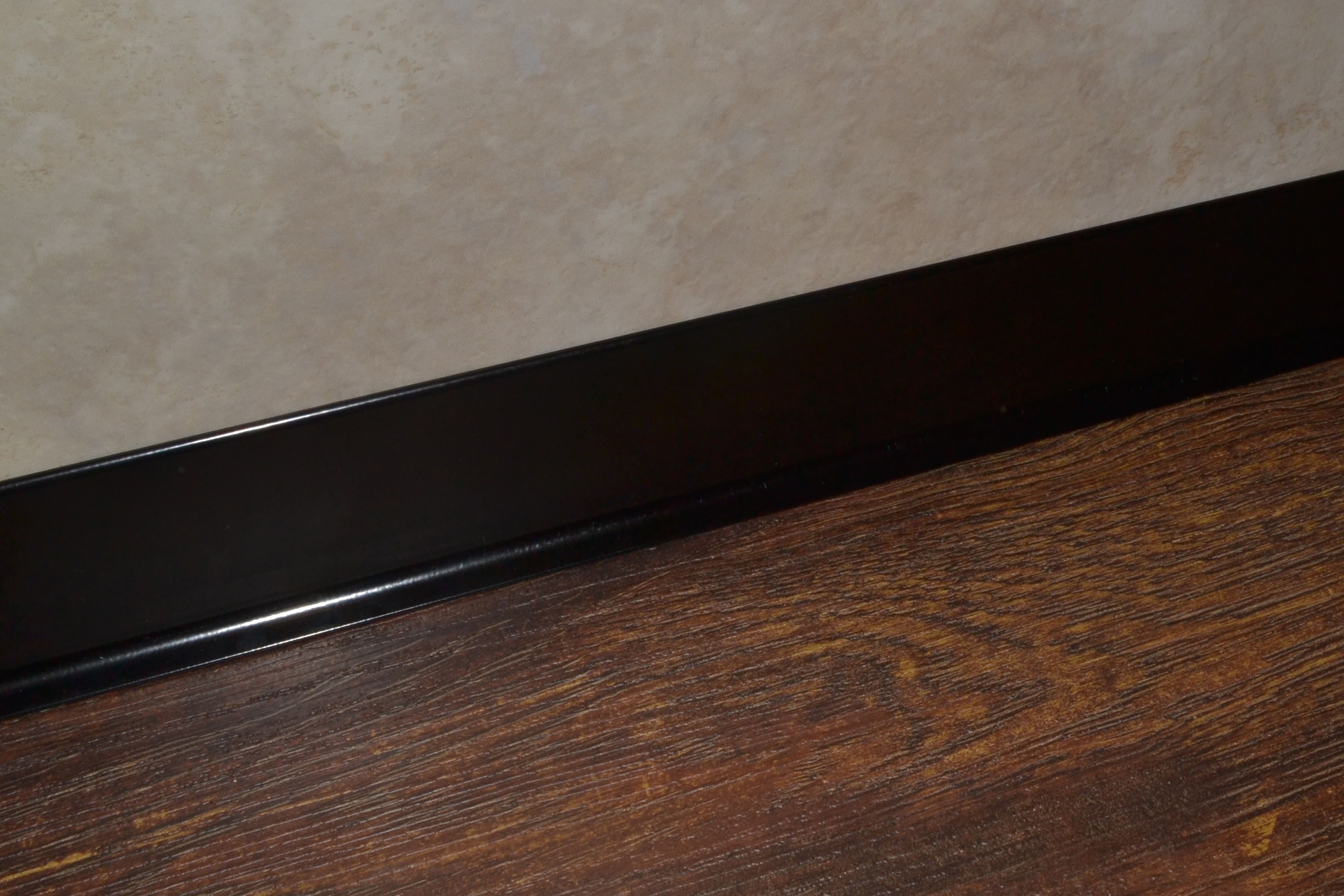 Плинтус алюминиевый L-образный черный (2500*11*60 мм) — купить в Уссурийске